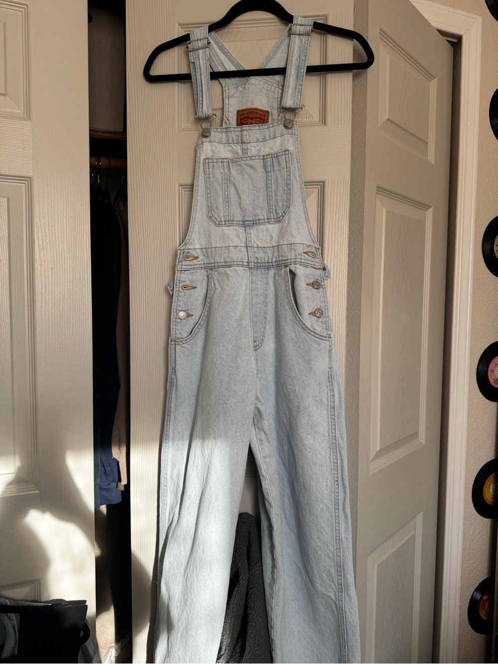 LIKE NEW Levi’s Denim Overalls Small Light Wash Wide Leg Bib